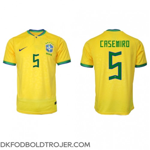 Billige Brasilien Casemiro #5 Hjemmebane Fodboldtrøjer VM 2022 Kortærmet